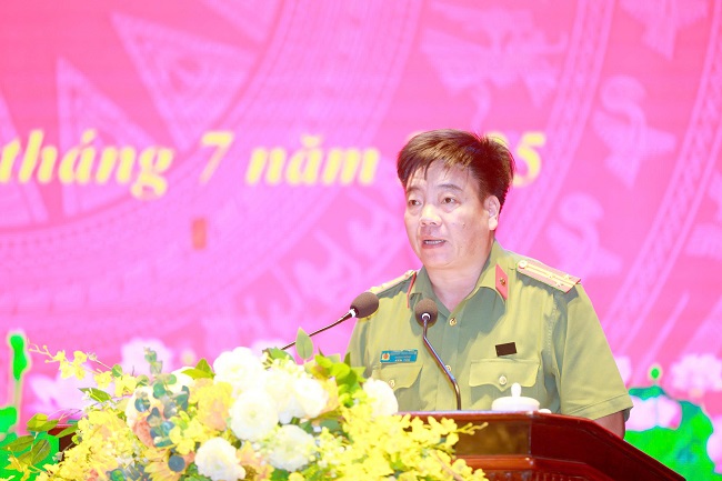 Đồng chí Thượng tá Nguyễn Trọng Khanh - Trưởng Phòng Công tác chính trị điều hành phần khen thưởng