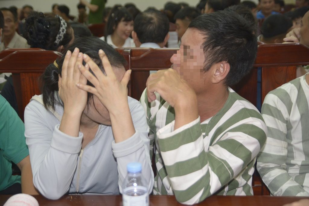 Giây phút xúc động, hạnh phúc khi được gặp người thân