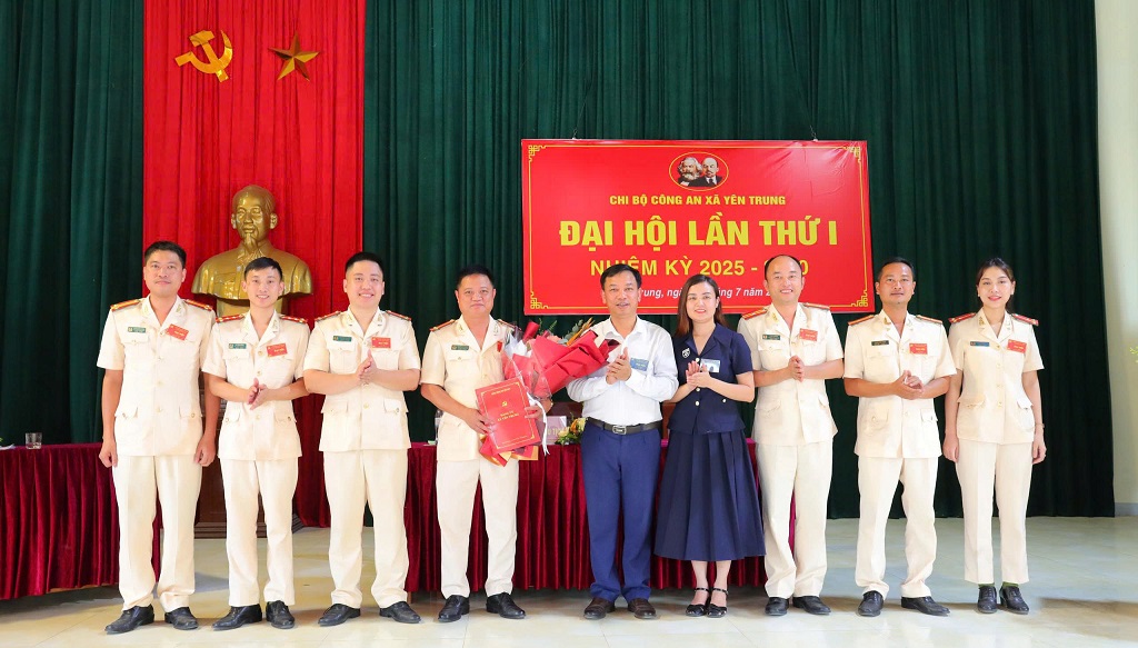 Đồng chí Trung tá Nguyễn Văn Cương, Trưởng Công an xã phát biểu