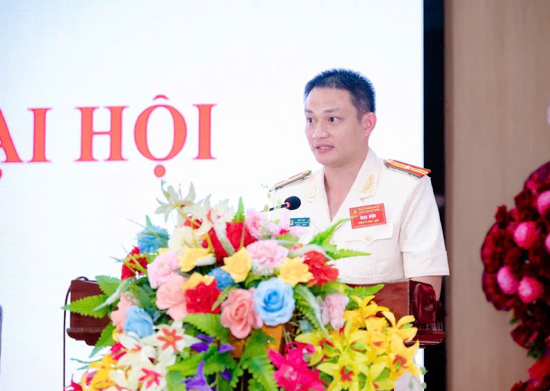 Thiếu tá Bùi Toại, Trưởng Công an phường Vinh Lộc phát biểu