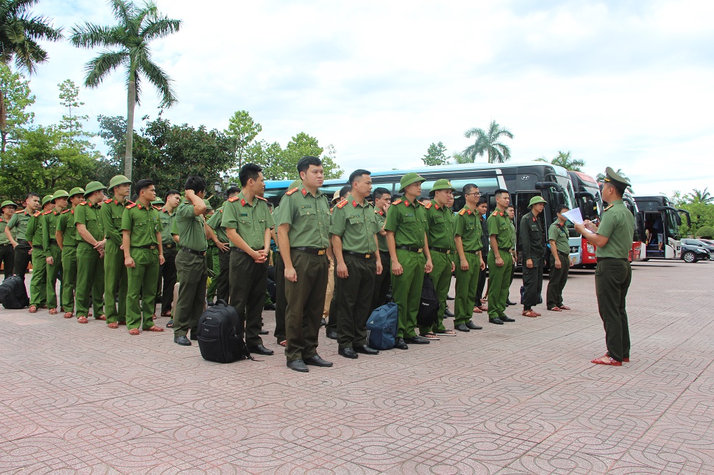 Công an Nghệ An huy động 100 cán bộ Đoàn viên, thanh niên các đơn vị lên đường hỗ trợ người dân bị thiệt hại do ảnh hưởng của cơn bão gây ra