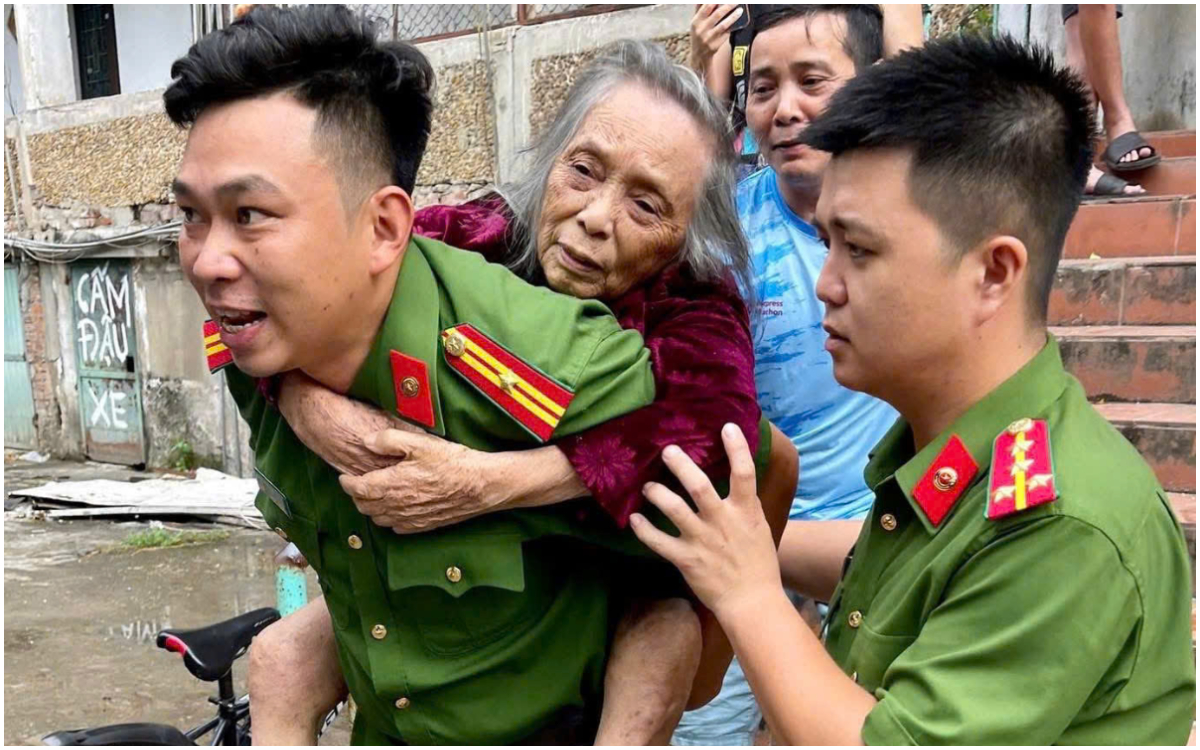 Công an các xã, phường hỗ trợ nhân dân phòng, chống bão số 5