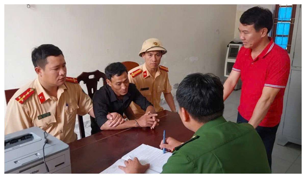 Công an xã bắt đối tượng truy nã sau 02 năm lẩn trốn