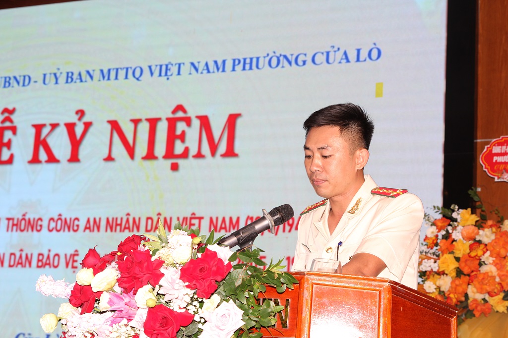 Đại diện thế hệ trẻ Công an phường Cửa Lò phát biểu tại buổi lễ 