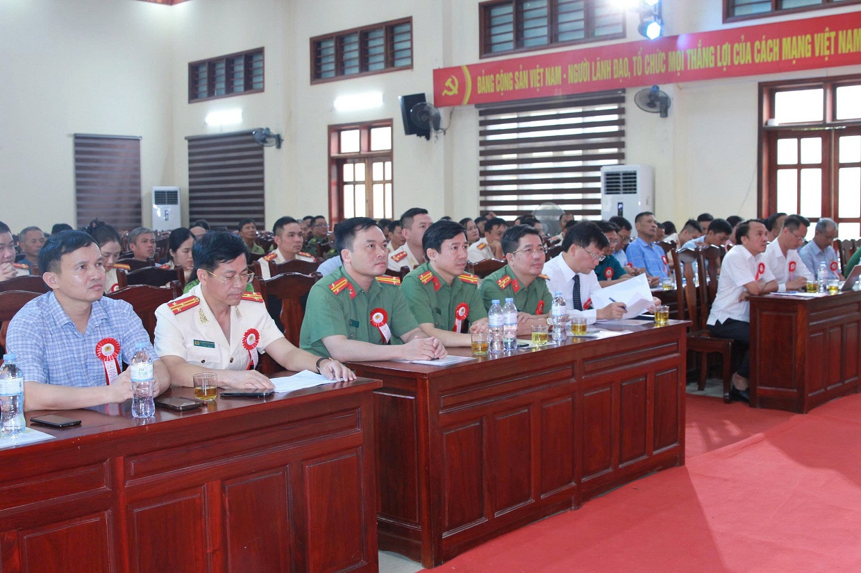 Các đại biểu tới dự