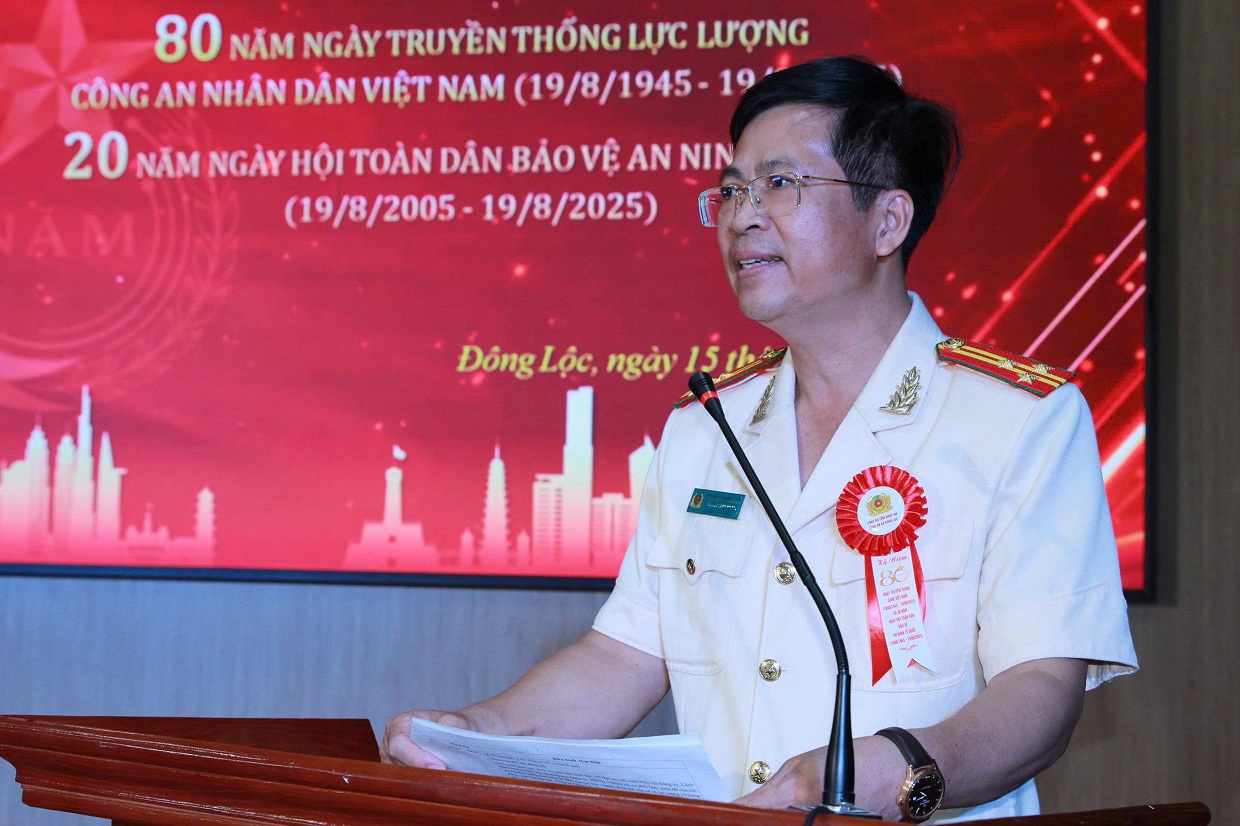 Thượng tá Trương Xuân Giang – Trưởng Công an xã phát biểu tại buổi lễ