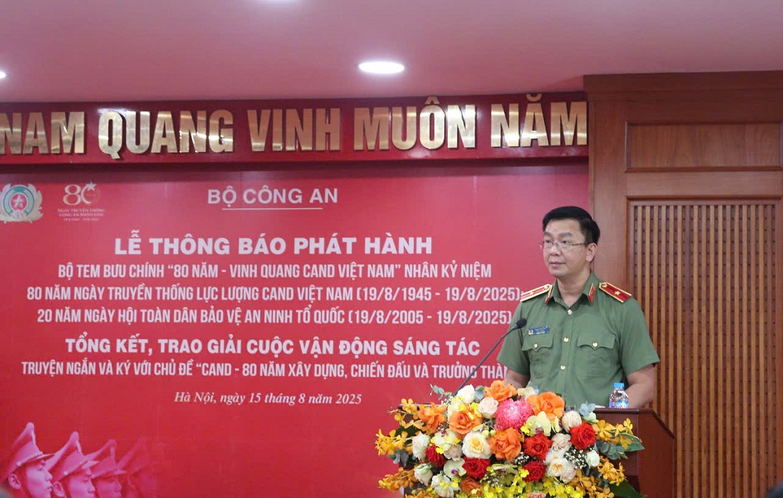 Thiếu tướng Phạm Kim Đĩnh, Cục trưởng Cục Công tác chính trị phát biểu tại buổi lễ
