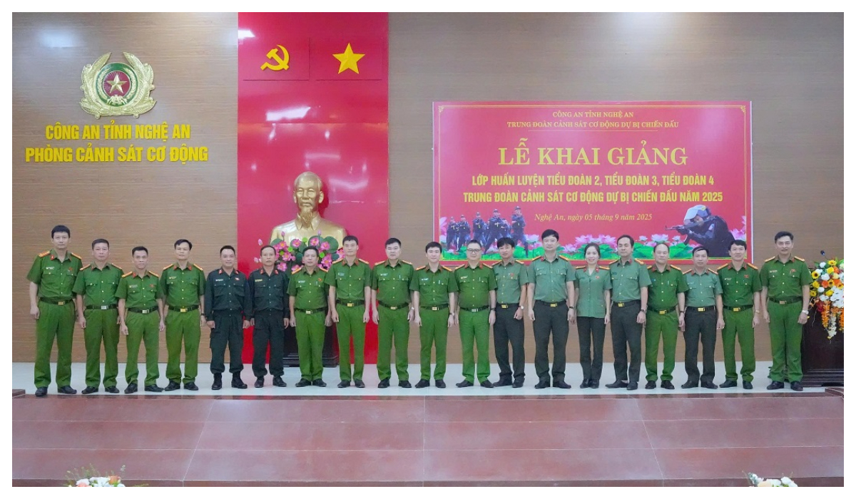 Lễ khai giảng lớp huấn luyện các tiểu đoàn thuộc Trung đoàn Cảnh sát cơ động dự bị chiến đấu năm 2025