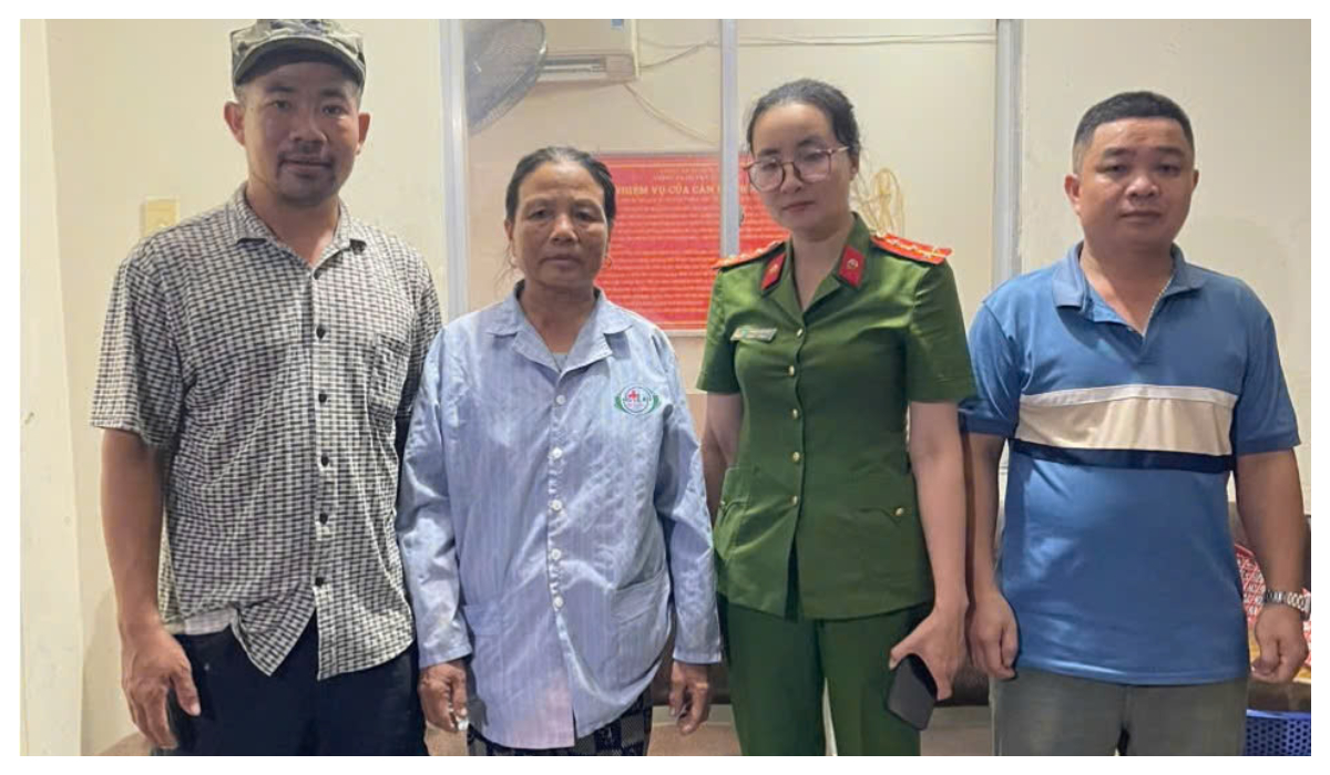 Công an xã Nghi Lộc giúp người phụ nữ đi lạc trở về với gia đình