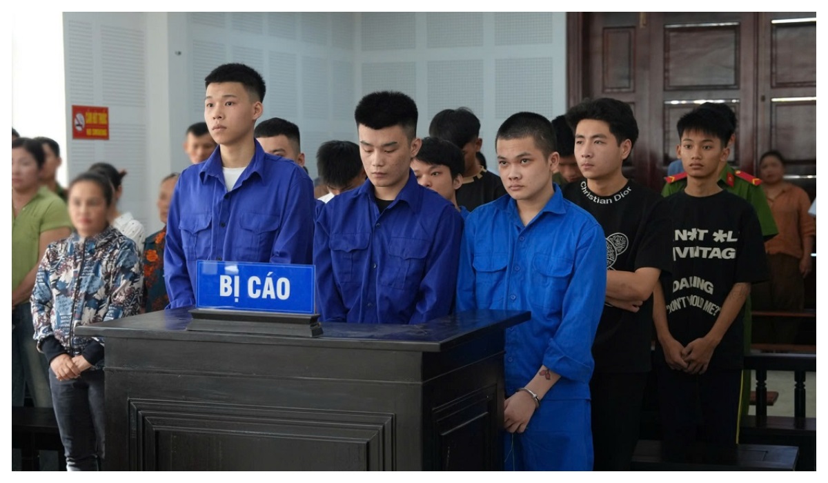 Tuyên phạt tổng cộng 35 năm tù nhóm 10 đối tượng 