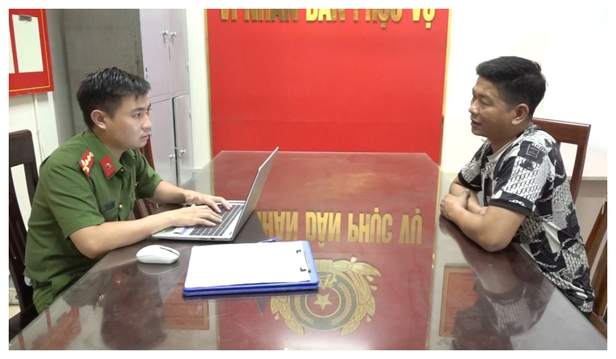 Bắt đối tượng lái xe tải tàng trữ pháo nổ trái phép