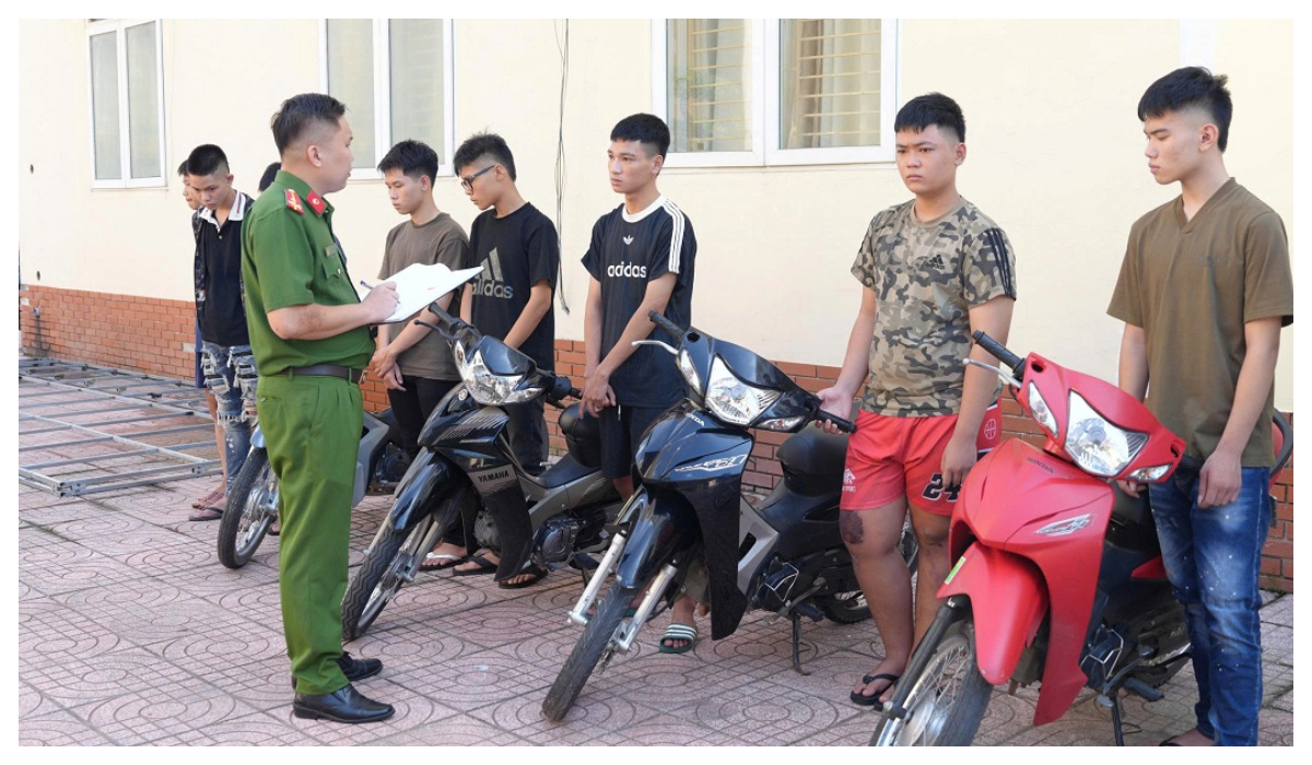 Khởi tố, bắt tạm giam 8 đối tượng gây rối trật tự công cộng