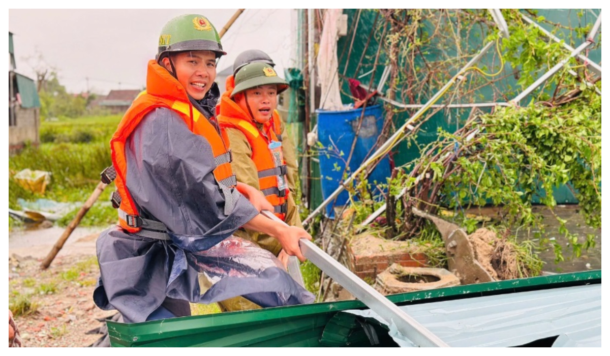 Thủ tướng chỉ đạo khẩn trương khắc phục hậu quả bão số 10 và mưa lũ
