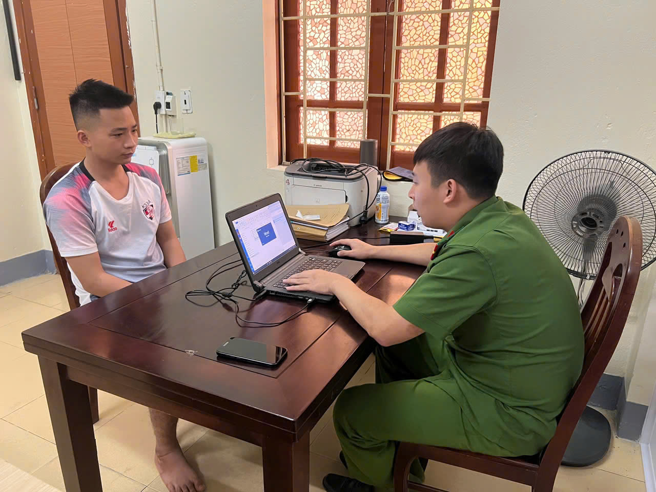 Cơ quan Công an lấy lời khai Nguyễn Quang Việt