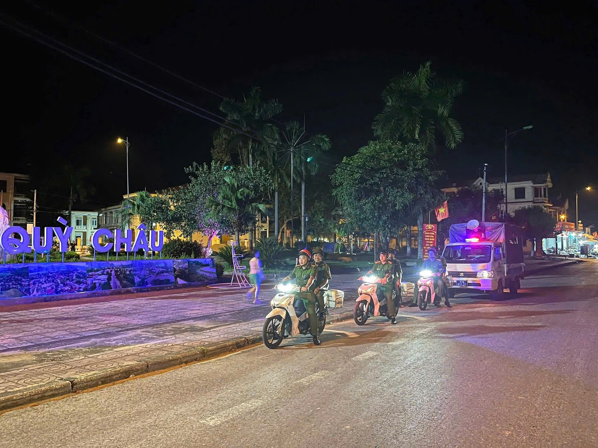 Công an xã Quỳ Châu tuần tra đảm bảo ANTT trên địa bàn