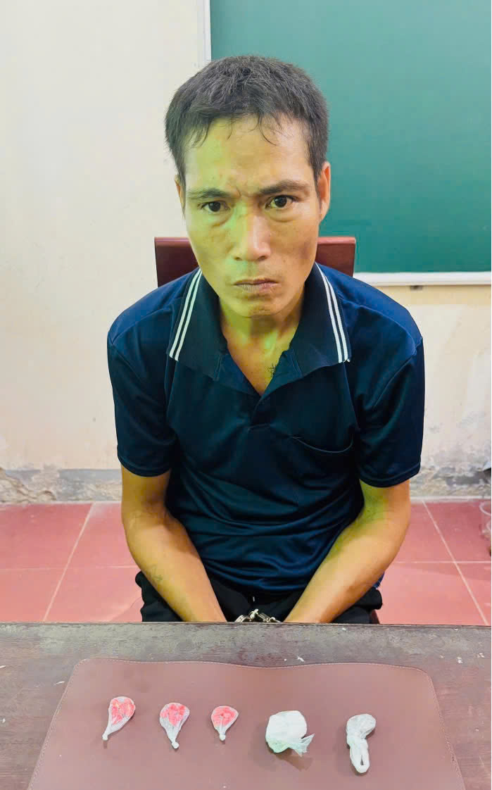Một đối tượng tàng trữ ma túy bị Công an xã Quỳ Châu bắt giữ trong cao điểm tấn công trấn áp tội phạm