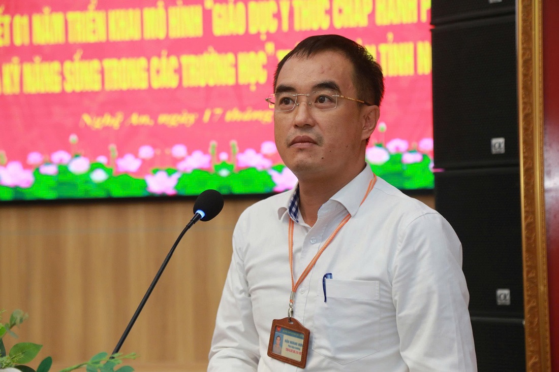 Các đại biểu trình bày phần tham luận