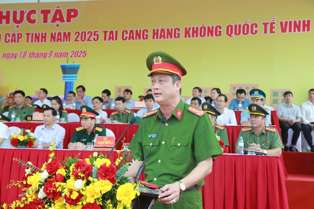 Đồng chí Đại tá Nguyễn Đức Cường, Ủy viên Ban Thường vụ Đảng ủy, Phó Giám đốc Công an tỉnh phát biểu đánh giá buổi thực tập