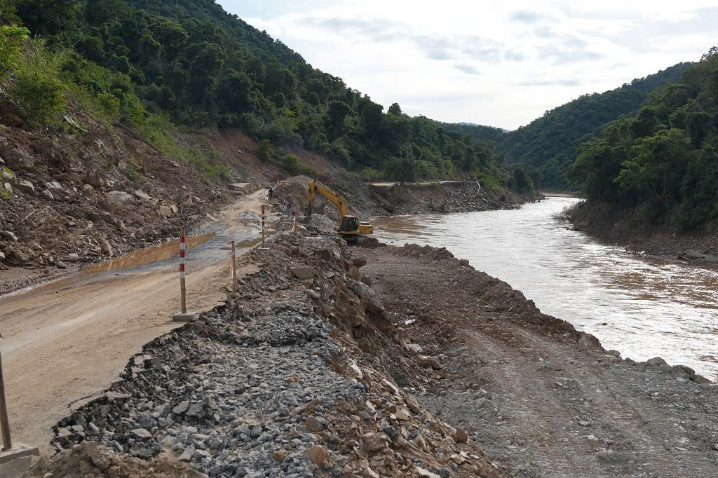 Đường vào xã Mường Típ bị sụt lún, sạt lở nghiêm trọng, tiềm ẩn rủi ro mất an toàn