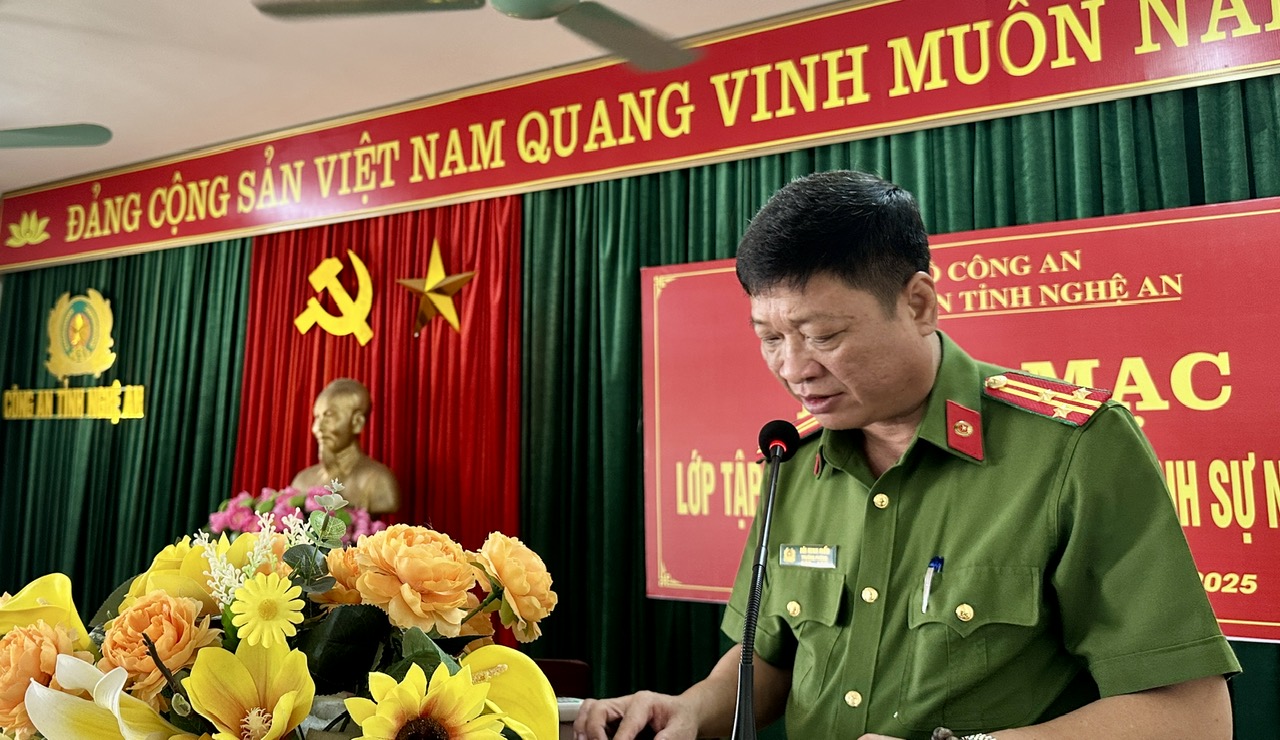 Đồng chí  Thượng tá Bùi Minh Hiếu, Trưởng phòng Kỹ thuật hình sự phát biểu tại buổi lễ