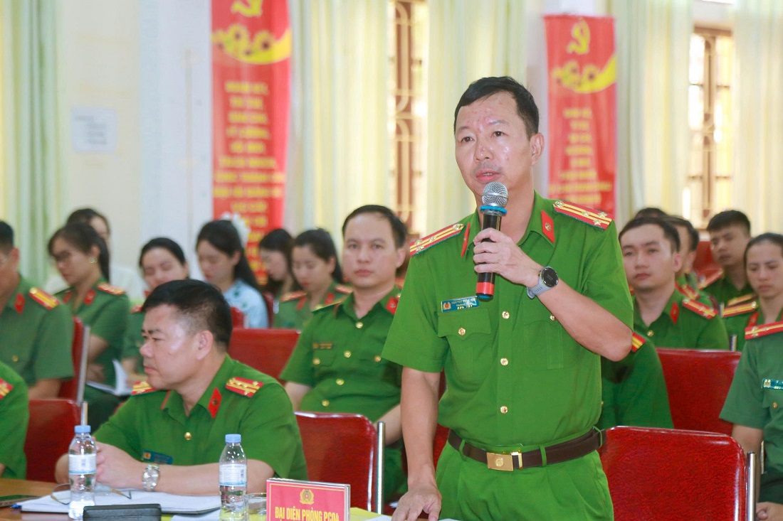 Đại diện lãnh đạo các phòng Công an tỉnh phát biểu ý kiến