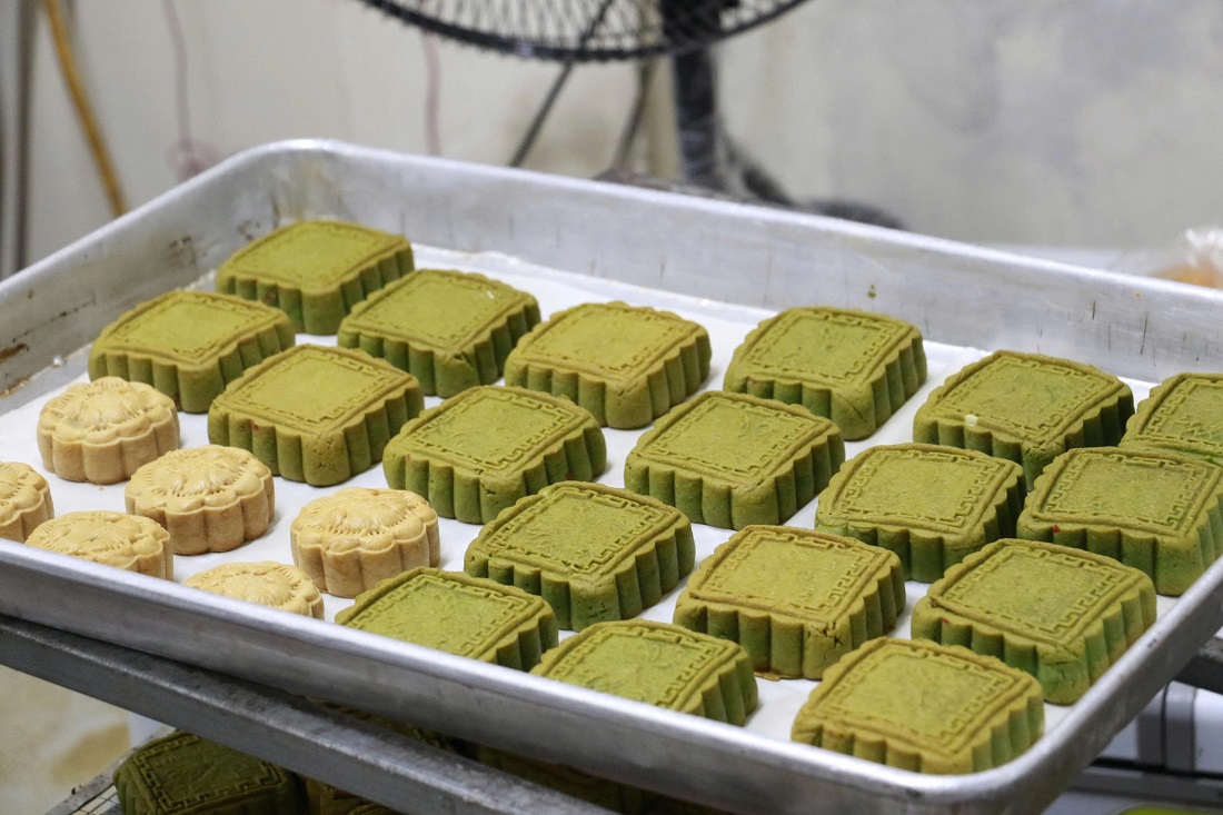 Mặc dù nhiều loại bánh Trung thu được thiết kế bắt mắt, mẫu mã đẹp, giá cả hấp dẫn, song điều quan trọng nhất vẫn là chất lượng phải bảo đảm an toàn vệ sinh thực phẩm, để người tiêu dùng yên tâm lựa chọn, sử dụng