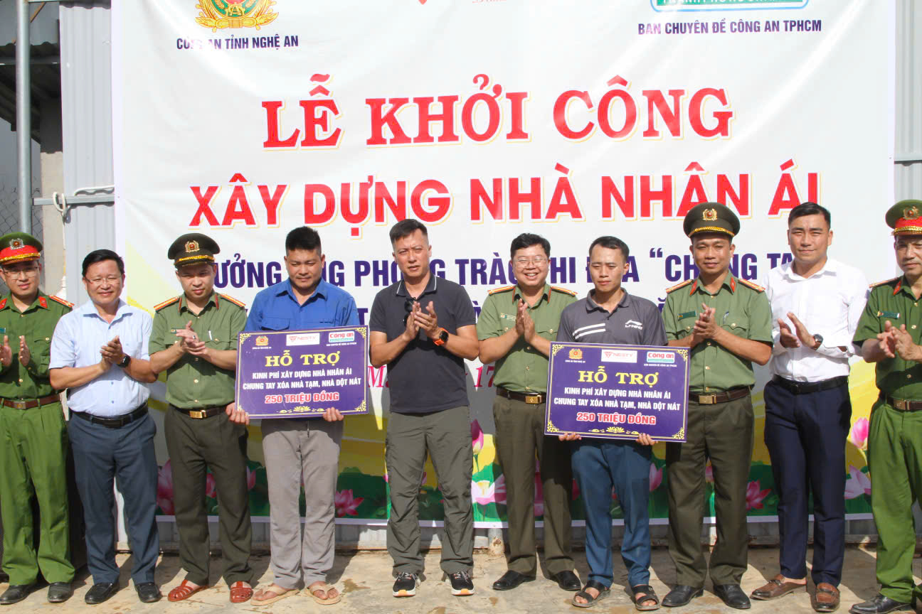 Khởi công xây dựng 2 căn nhà trị giá 500 triệu đồng tặng người dân bị thiệt hại nặng nề do bão lũ