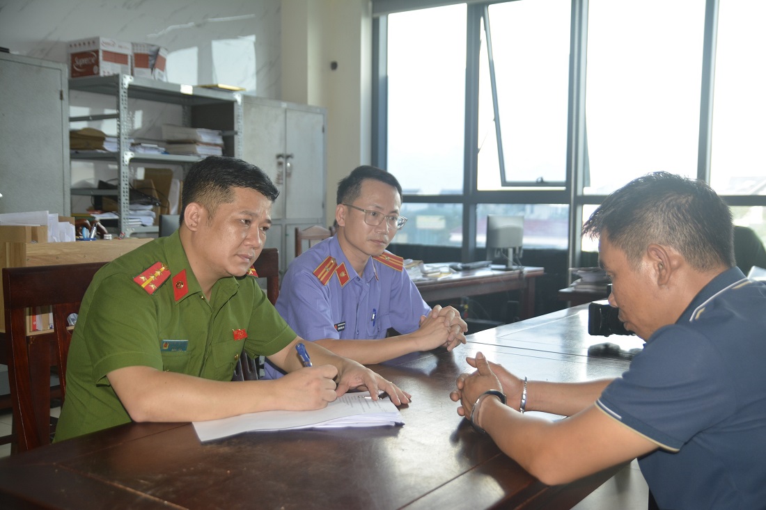 Cơ quan chức năng lấy lời khai đối tượng Phan Thành Minh