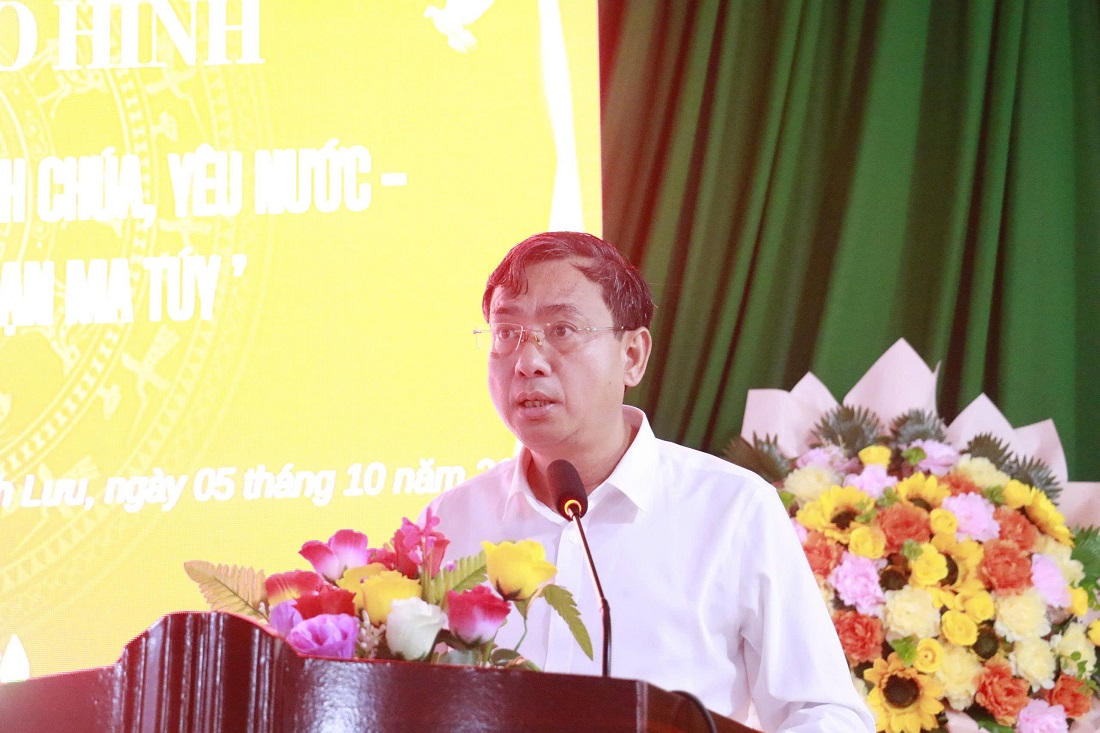 Ông Nguyễn Xuân Dinh, Phó bí thư đảng uỷ, Chủ tịch UBND xã phát biểu tại buổi lễ