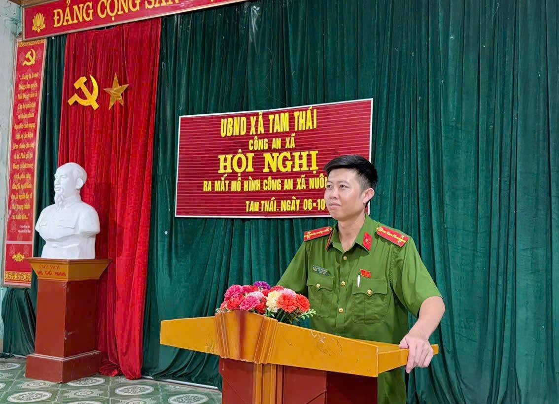 Đồng chí Đại úy Đặng Thái Lương, Trưởng Công an xã Tam Thái phát biểu
