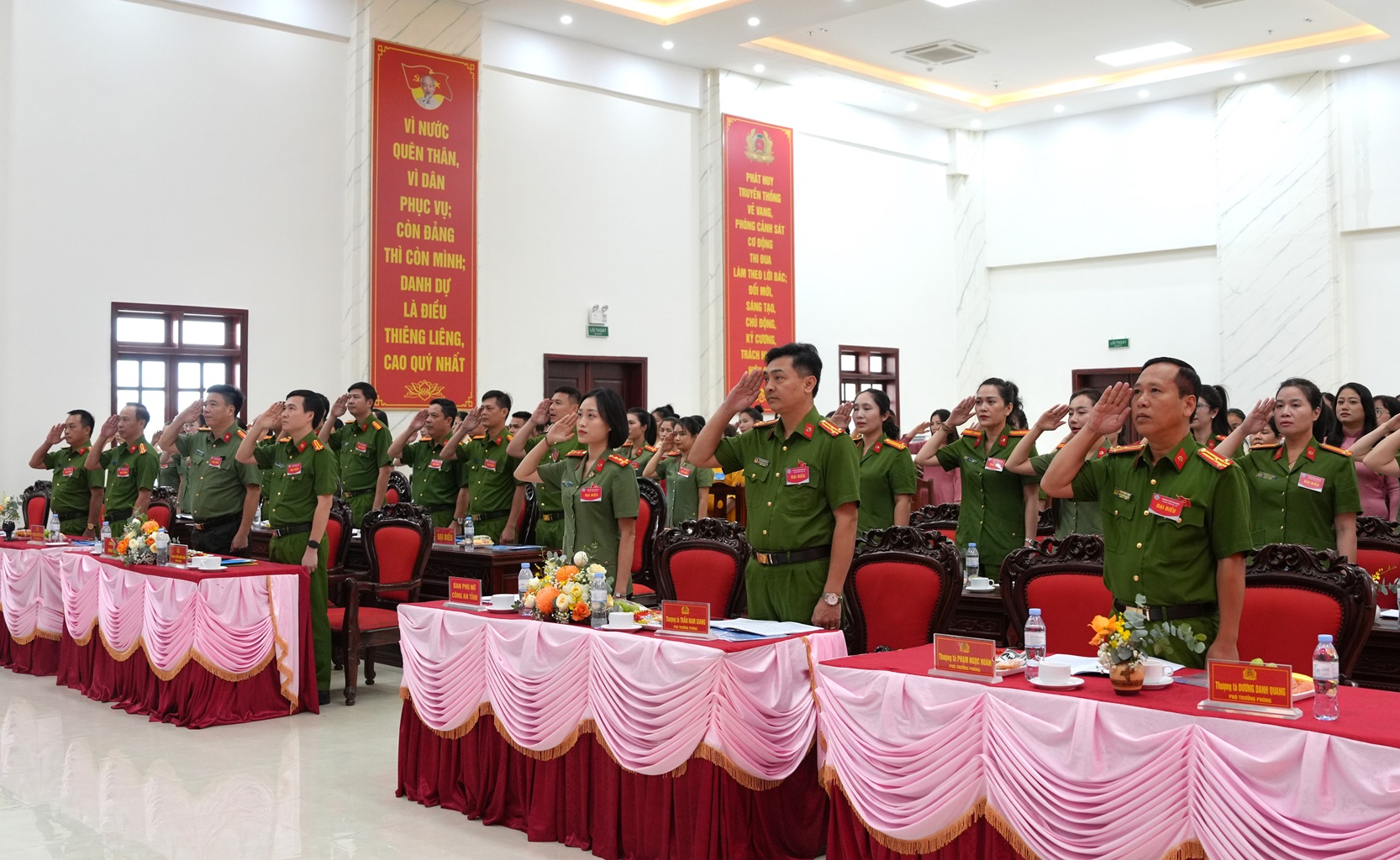 Đại hội thực hiện nghi lễ chào cờ