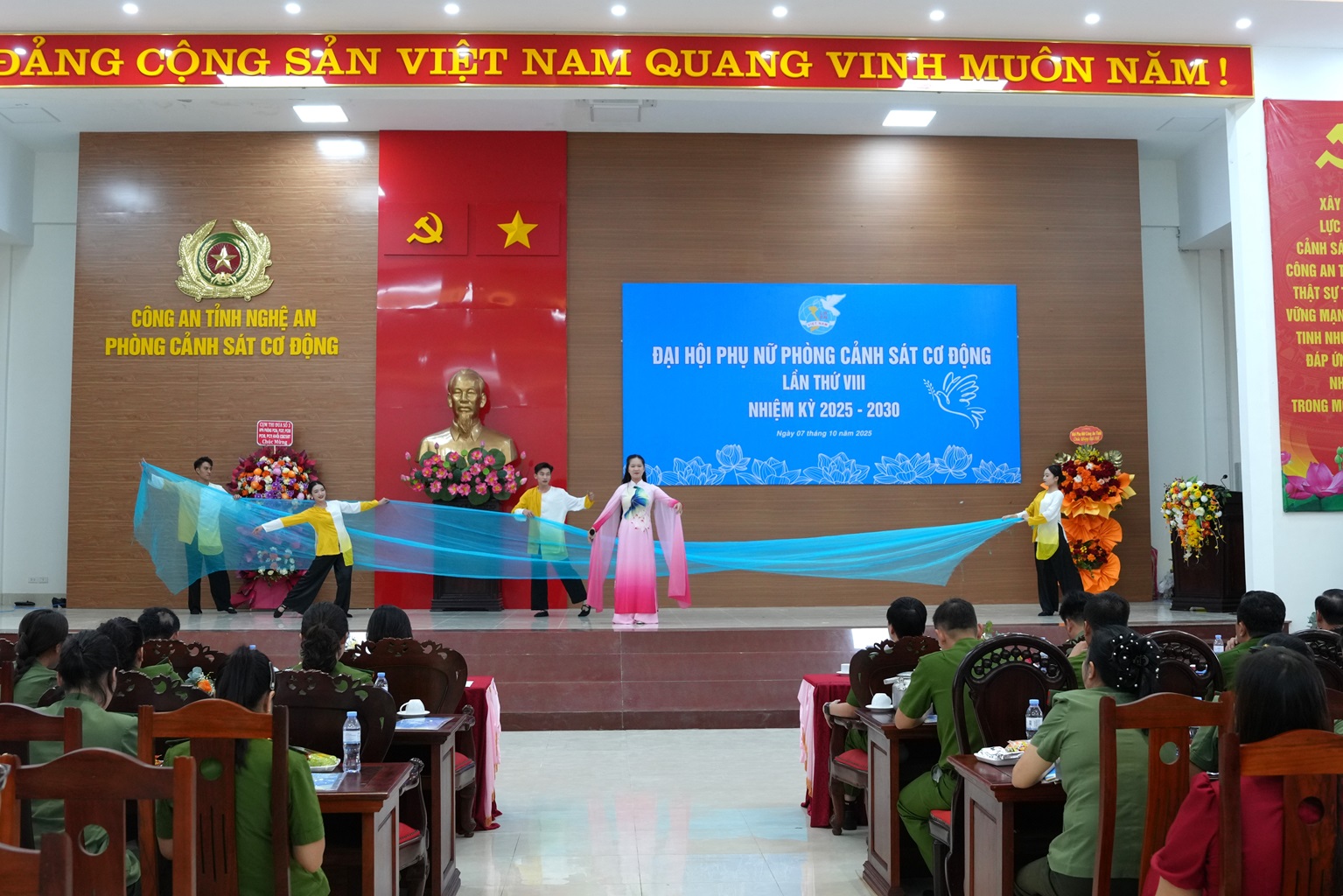 Các tiết mục văn nghệ chào mừng Đại hội của Hội phụ nữ Phòng CSCĐ