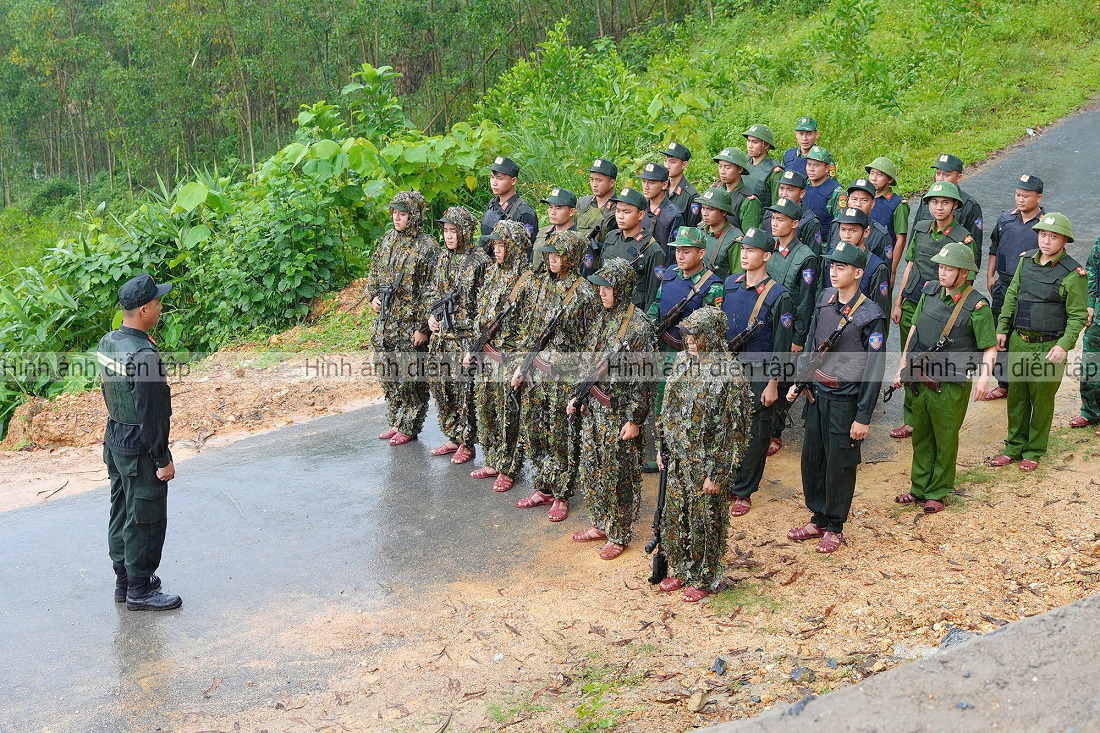 Cán bộ, chiến sĩ tham gia diễn tập