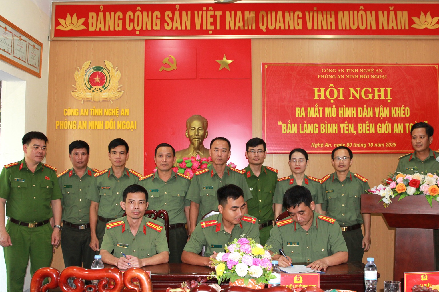 Ký cam kết quy chế thực hiện mô hình