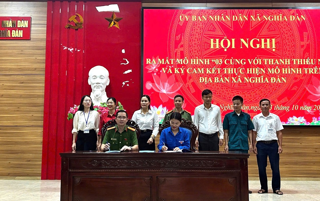 Công an xã phối hợp với Đoàn Thanh niên xã ký kết kế hoạch phối hợp