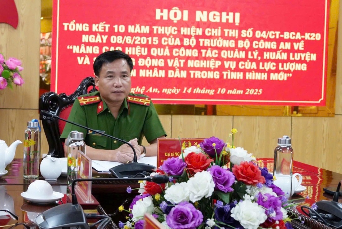 Đồng chí Đại tá Nguyễn Duy Thanh, Phó Giám đốc Công an tỉnh chủ trì tại điểm cầu Công an tỉnh Nghệ An