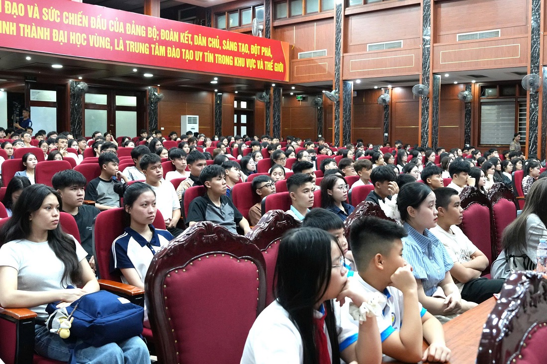 Hàng trăm học sinh, sinh viên tham gia buổi tuyên truyền