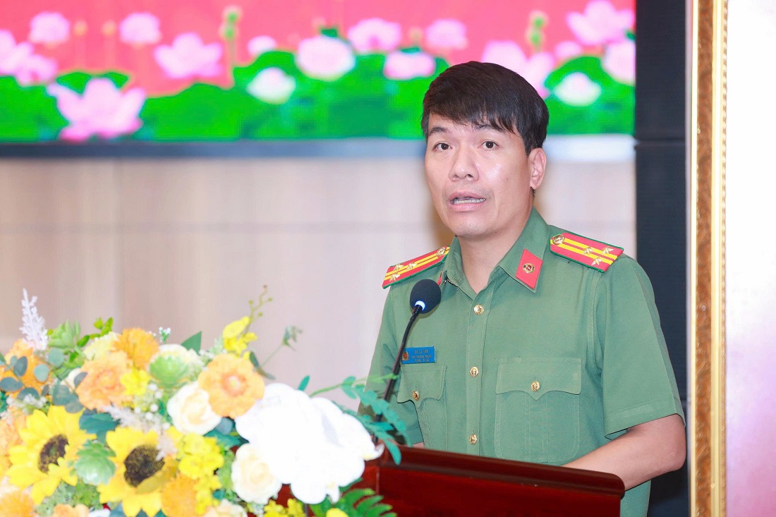 Đại diện Lãnh đạo Phòng Tham mưu báo cáo kết quả thực hiện kế hoạch cao điểm tổng rà soát, tăng cường công tác quản lý, phòng ngừa, đấu tranh, ngăn chặn tình trạng thanh, thiếu niên, học sinh vi phạm pháp luật