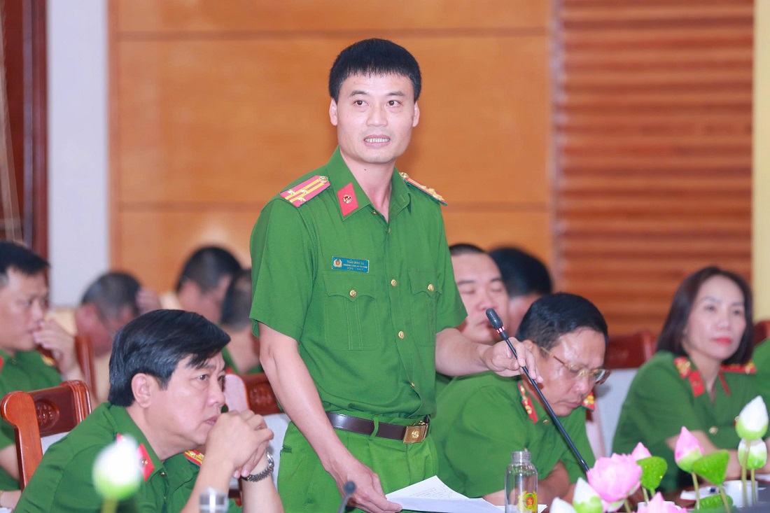 Các đại biểu phát biểu tại Hội nghị