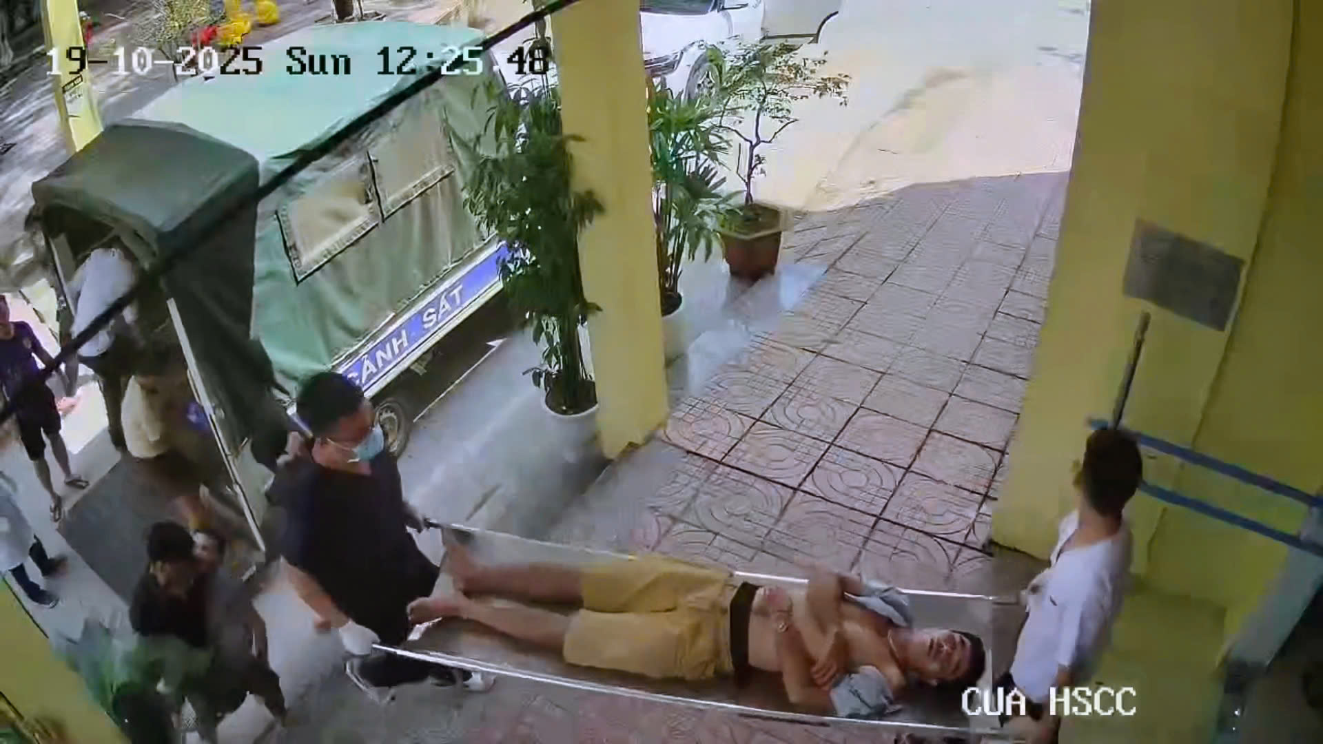 Các trường hợp ngộ độc được nhanh chóng chuyển lên bệnh viện tuyến trên