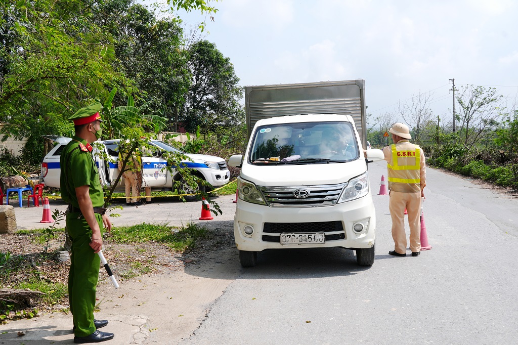 Theo kế hoạch đã công bố, các tổ công tác sẽ tiếp tục duy trì hoạt động kiểm tra vào hai khung giờ chính: từ 12 giờ đến 14 giờ 30 và từ 19 giờ đến 22 giờ, là những thời điểm thường xuyên xảy ra tình trạng sử dụng rượu bia khi điều khiển phương tiện giao thông