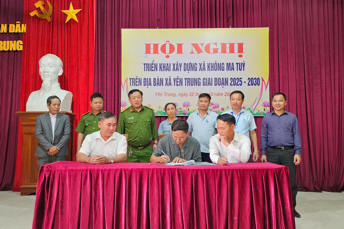 Các đại biểu ký cam kết 