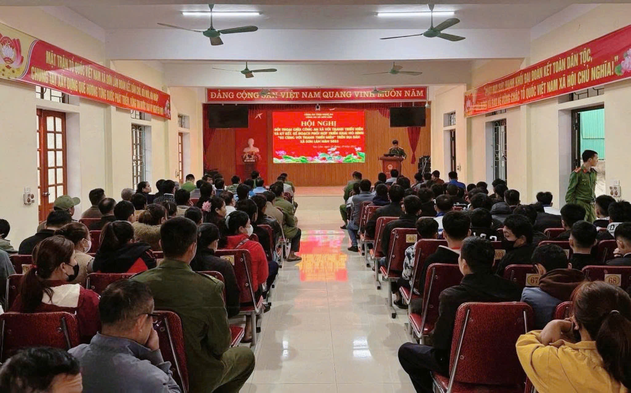 Toàn cảnh hội nghị đối thoại