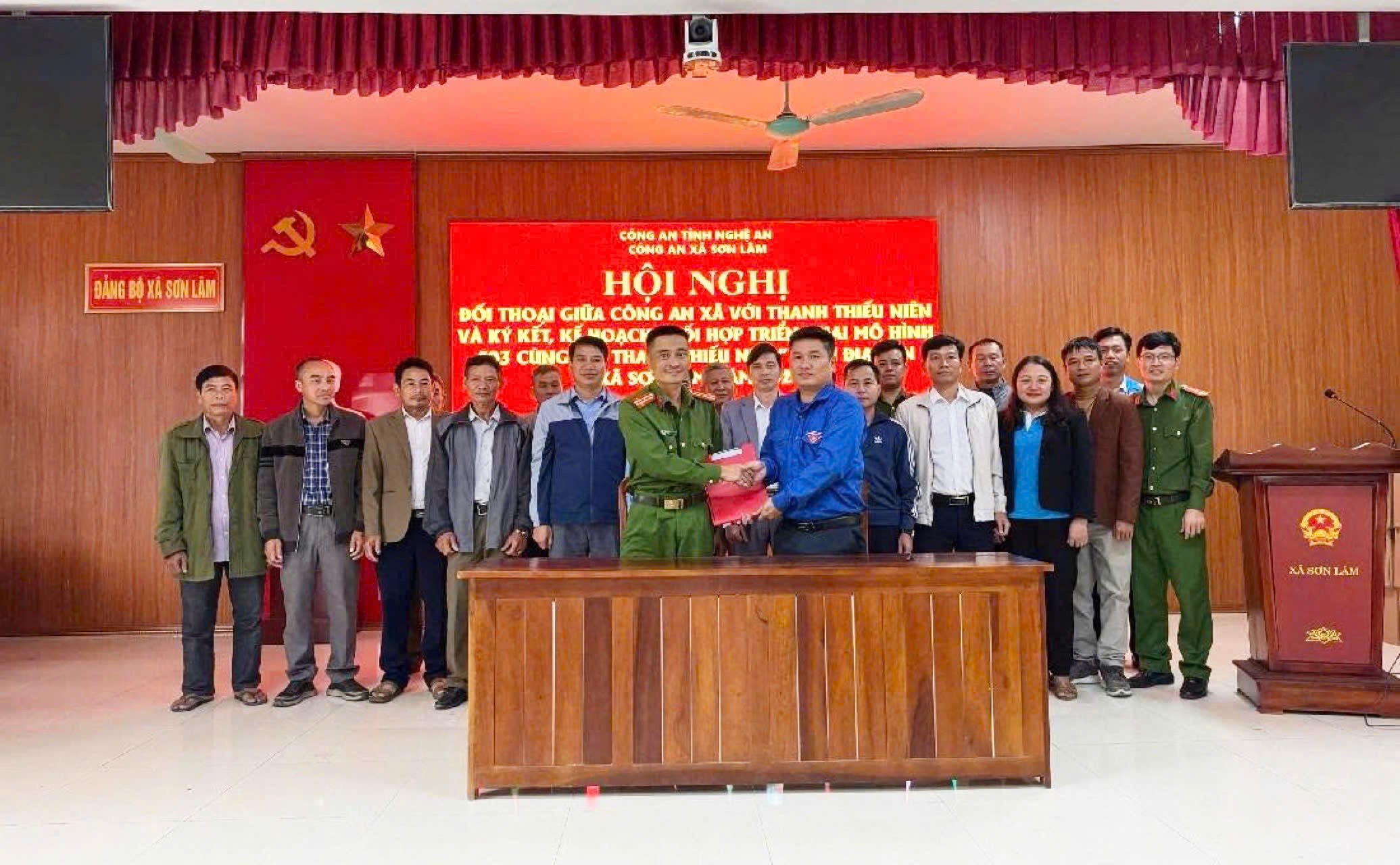 Đoàn Thanh niên xã và Công an xã tổ chức ký kế hoạch phối hợp triển khai mô hình “03 cùng với thanh, thiếu niên”