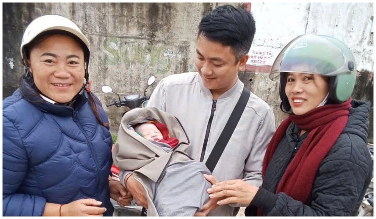 Đại úy Công an hỗ trợ sản phụ 