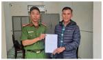 Công an xã Hải Lộc giúp người dân nhận lại tiền chuyển nhầm