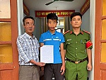 Công <em>an</em> <em>xã</em> Bạch Ngọc kịp thời tìm được thiếu niên bỏ nhà đi, đưa trở về an toàn