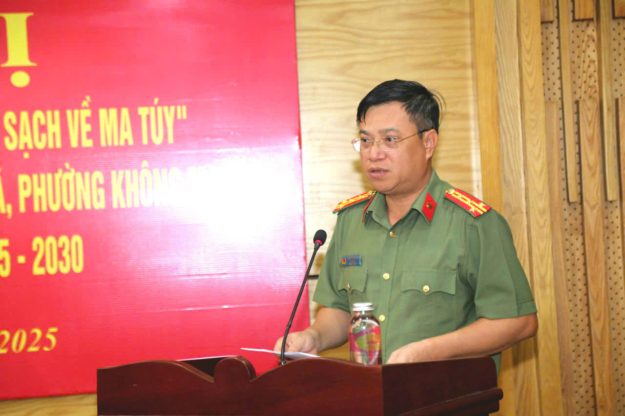 Đồng chí Đại tá Đại tá Đinh Việt Dũng, Ủy viên Ban Thường vụ Tỉnh ủy, Bí thư Đảng ủy, Giám đốc Công an tỉnh phát biểu tại Hội nghị