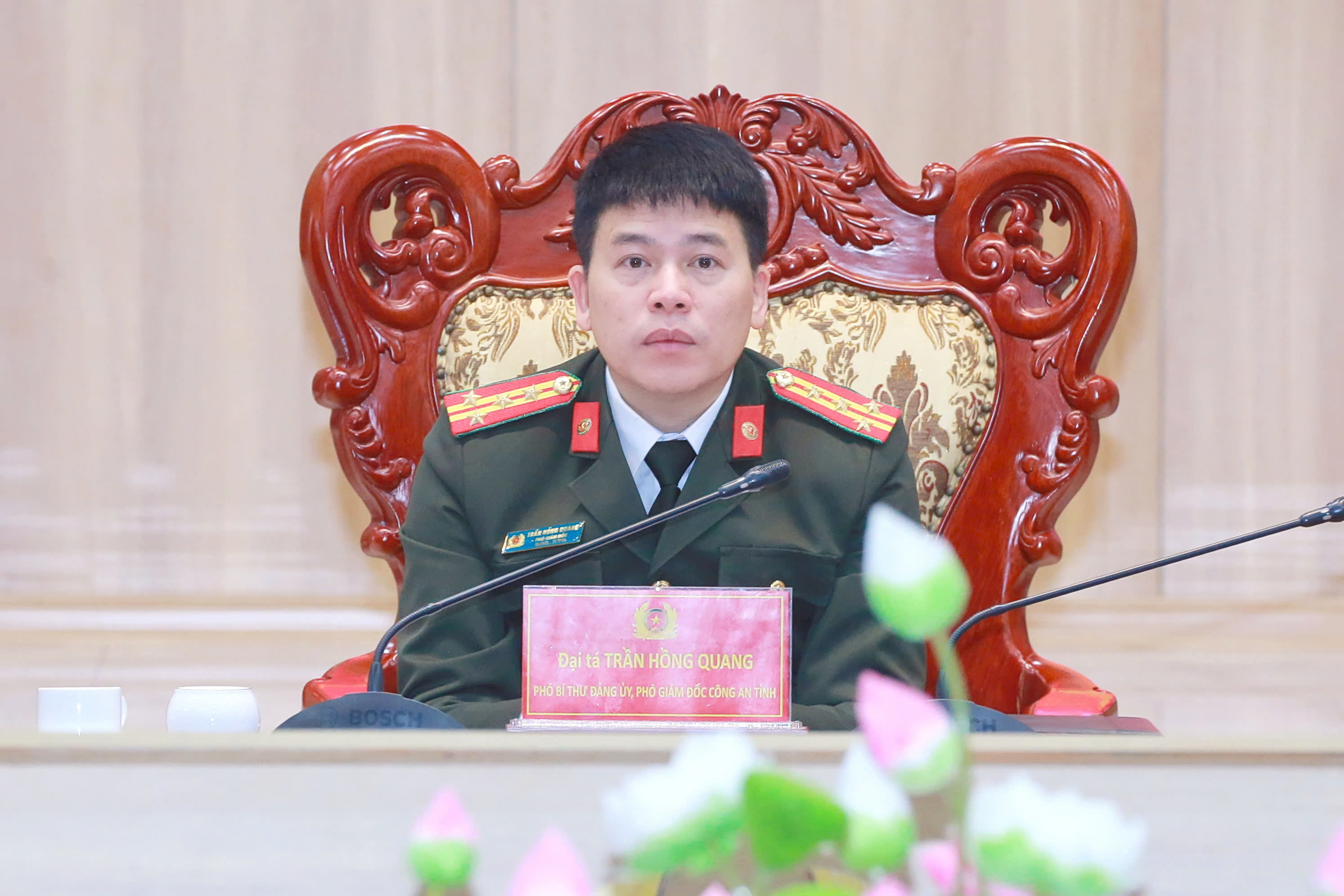 Đồng chí Đại tá Trần Hồng Quang, Phó Bí thư Đảng ủy, Phó Giám đốc Công an tỉnh chủ trì tại điểm cầu Công an tỉnh Nghệ An