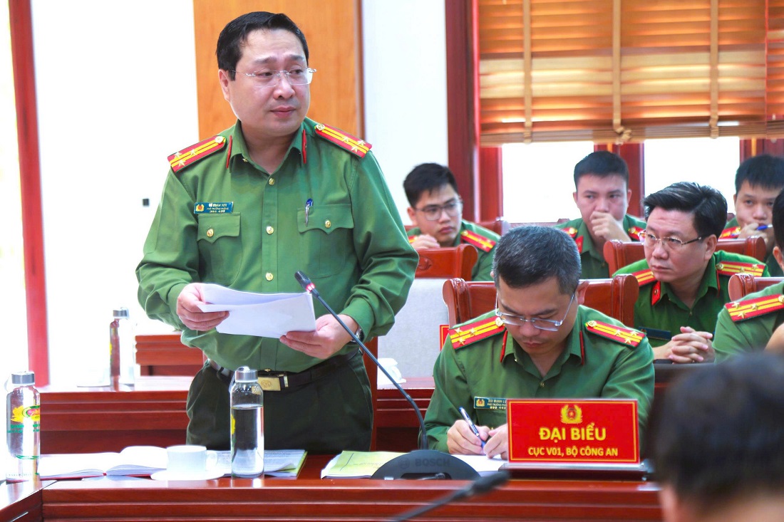 Đại diện Lãnh đạo Phòng 1 - Văn phòng Bộ Công an công bố Quyết định thành lập Tổ công tác